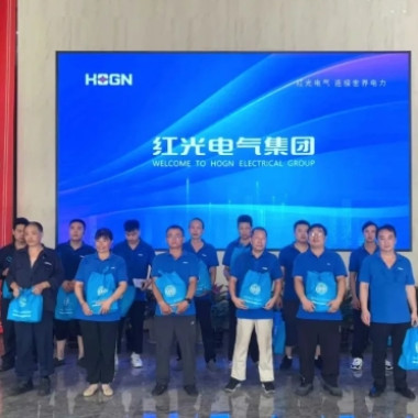 2025年7月 【“夏送清凉”举行时】乐清经济开发区总工会慰问云顶集团电气集团生产一线