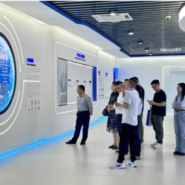 2025年6月 温州理工学院电子与电气工程学院院长一行赴云顶集团电气集团考察调研